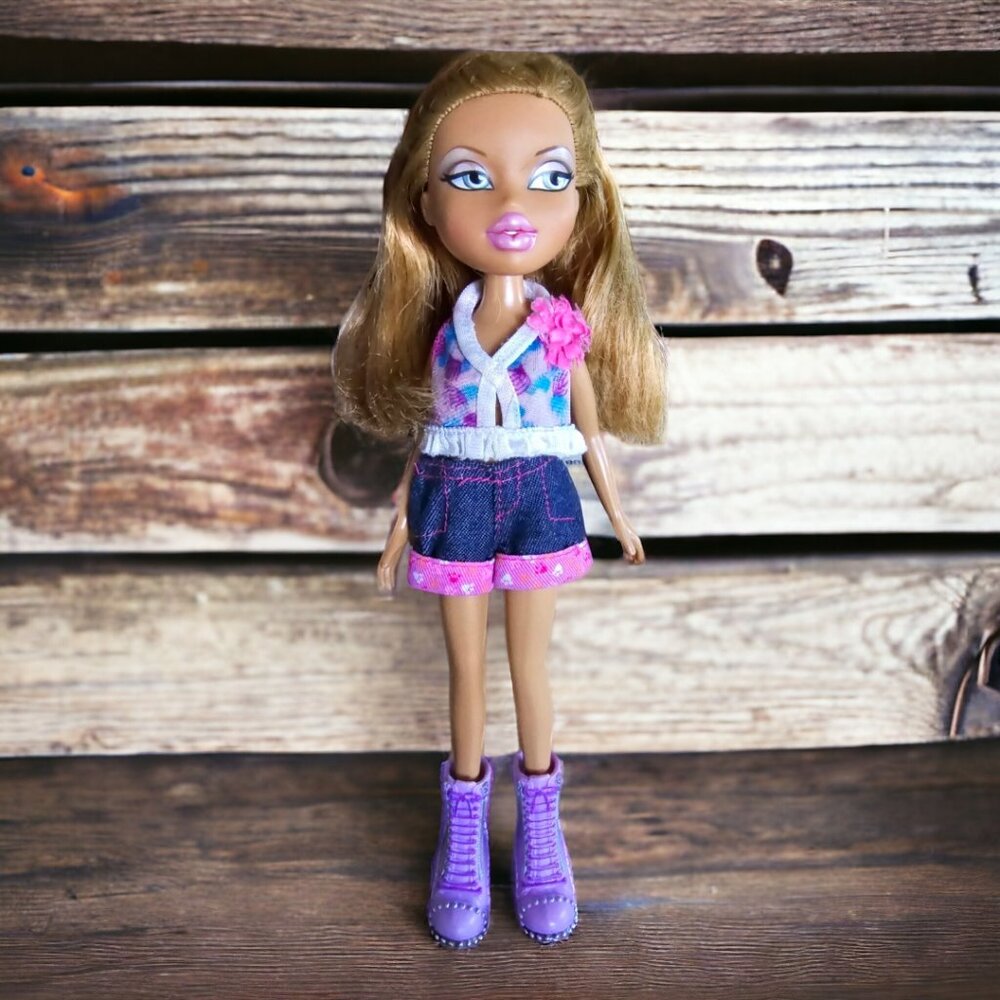 2001 MGA BRATZ DOLL Golden Blond Hair